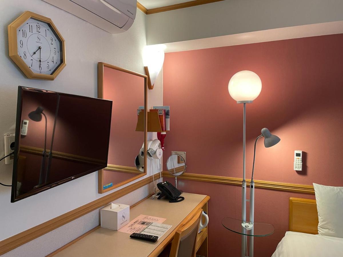 Toyoko Inn Busan Seomyeon Bagian luar foto